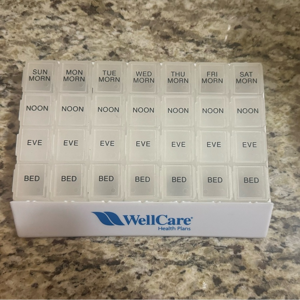 Clear 7 Day Weekly Pill Organizer 4 Times a Day. Each Day Lifts Out Individually